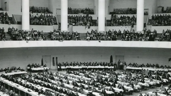  The Assembly during a plenary session at the 1952 LWF Second Assembly in Hanover, Germany. Photo: LWF Archives 