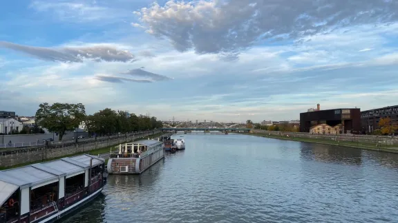 Des bateaux amarrés le long du plus long fleuve de Pologne, la Vistule, qui traverse Cracovie. Photo : Malgorzata Zachraj