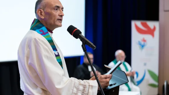 Rev. Roberto Trejo from the Mexican Lutheran Church at the Men’s Pre-Assembly Rev. Roberto Trejo from the Mexican Lutheran Church at the Men’s Pre-Assembly