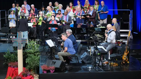 Delegates gather for Evening Prayer, at the LWF Thirteenth Assembly, in Kraków, Poland, 13-19 September, under the theme of “One Body, One Spirit, One Hope.” Photo: LWF/M. Renaux